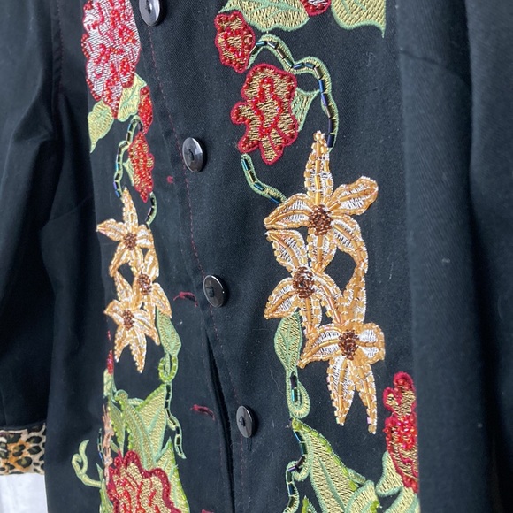 Vanity Collections Women’s Floral Embroidered Beaded Jacket sz Medium - Picture 13 of 14